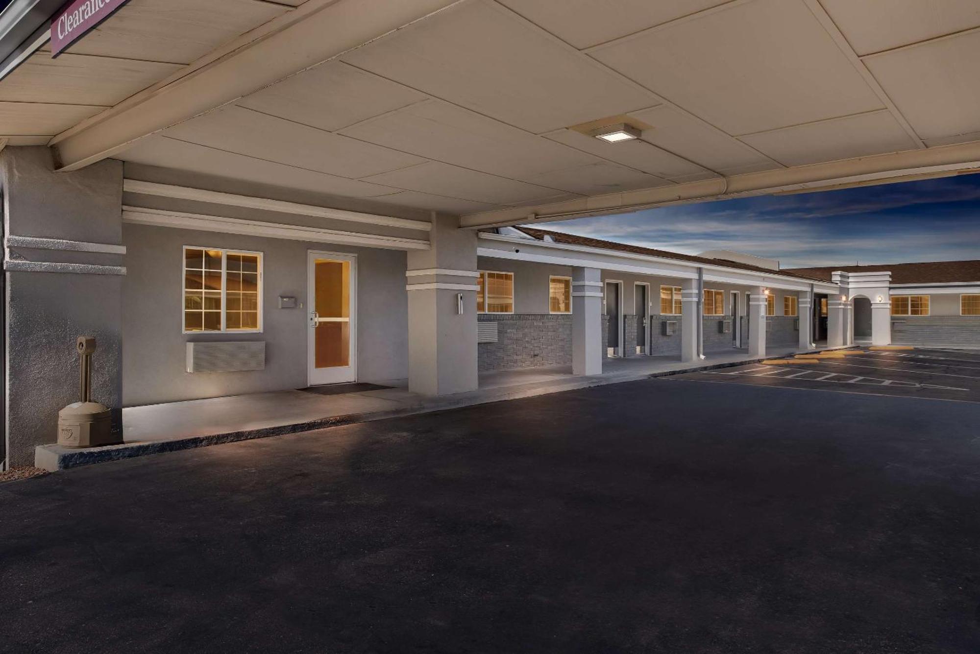Econo Lodge Inn & Suites Santa Rosa Εξωτερικό φωτογραφία